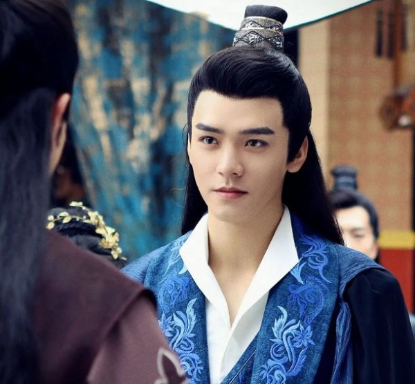 龚俊如今人气如日中天，凭借《绝世千金》出圈，成为实力派演员