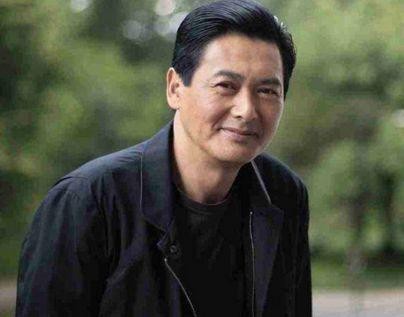 五个底层出身如今身家过亿的男星，周润发上榜，图5堪称逆袭典范