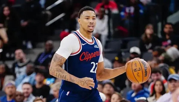 快船侧翼新星实力惊人，表现出色，信任却始终不够