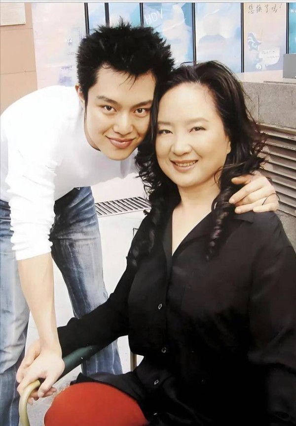 不知名星二代:父母都是著名演员,又高又帅的他对娱乐圈表示无感