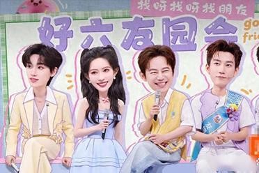 综艺里的友情修罗场：为什么有人被捧成团宠，有人却沦为背景板？