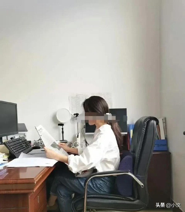 小汶:###体制内的友情:一条连接现实与梦想的纽带
在娱乐圈里,明星光鲜亮丽的背后,往往隐藏着一份难以言喻的孤独感。而这份孤独,有时能通过与“体制内”的朋友们建立的友情得到缓解。就像流星划过夜空,短暂却璀璨,恰恰能让黑暗中的人们感受到一丝温暖。
身处体制内的朋友,犹如那隐秘的支柱,坚定而可靠。在我参与的一次公益活动中,正是他们的组织能力和资源整合,让这个活动顺利进行,给无数孩子带去了希望。那一...