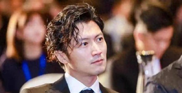 不到24小时,央媒2次公开点名谢霆锋,网友:王菲能放心了