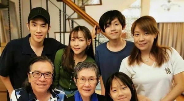 太意外了,这18对明星竟然是绑定关系,娱乐圈竟藏着这么多“血缘搭子”,舒畅宋祖儿表姐妹同框,吴京吴彦祖竟成“亲戚”