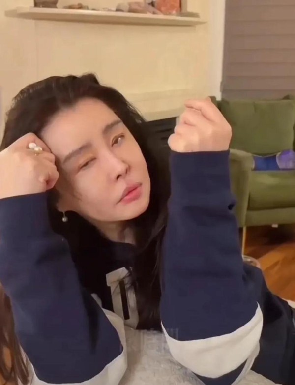 没想到这是59岁的王祖贤,女神这些年大变样啊,差点没有认出来!