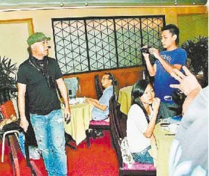 5月31日，黄秋生与陈冠希用午膳时，与记者起冲突