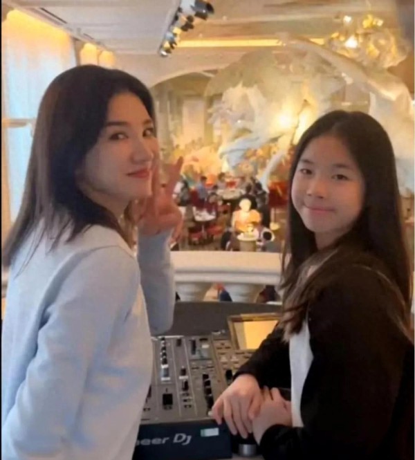 黄奕女儿逐梦韩娱:借父母经验与人脉，开启璀璨星途