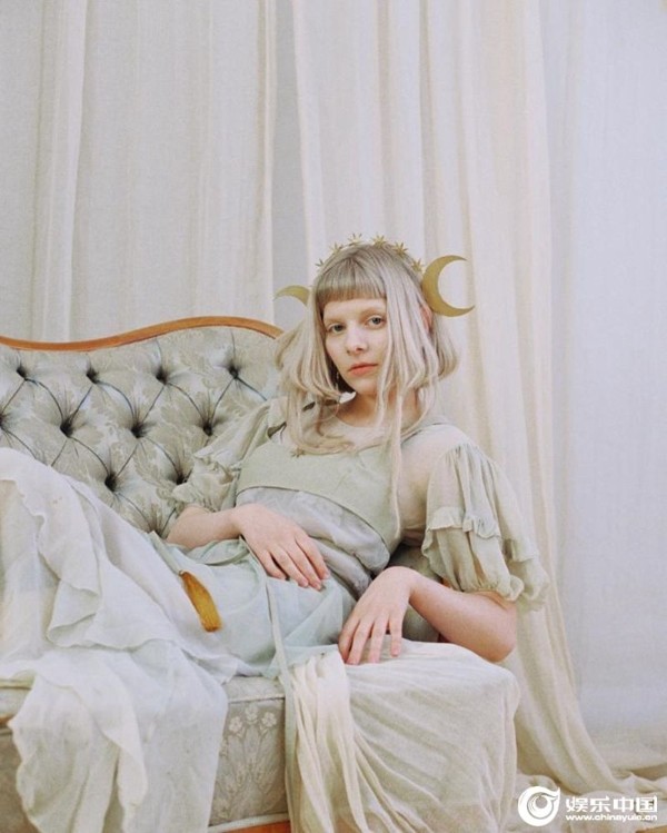 AURORA 个人照.jpg