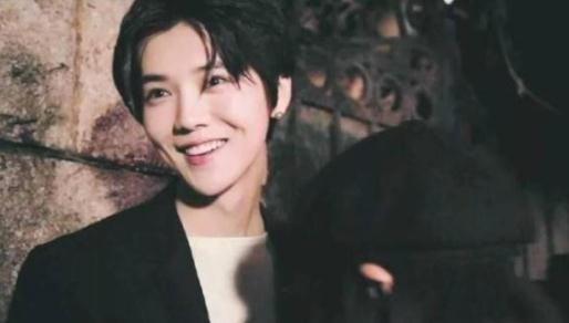 明星是如何被星探发现的？王俊凯在放学路上，吴世勋被追两条街！