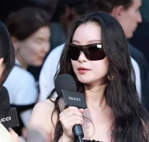 倪妮宋威龙米兰同框如豪门姐弟，冷感互动引爆合作呼声，皮衣造型引发热议