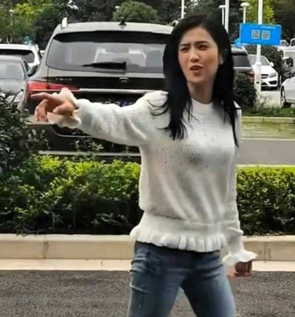 女明星也怕上班？被迫营业的真实日常