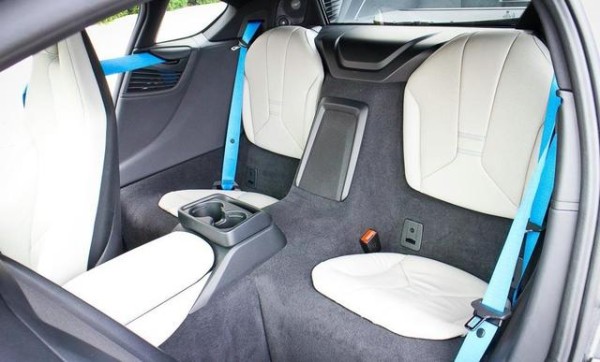 容祖儿的宝马仅3个缸，售价253万，车牌很有辨识度-有驾