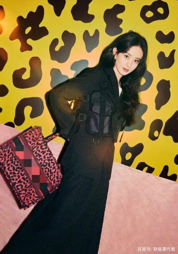 女人想要美，建议学赵丽颖的穿搭，演绎非凡美感