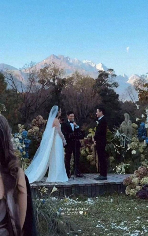 霍启仁雪山办婚礼，泰籍华裔妻笑开颜，豪门现身边吃席边吸氧，丽江目的地婚礼又被点燃