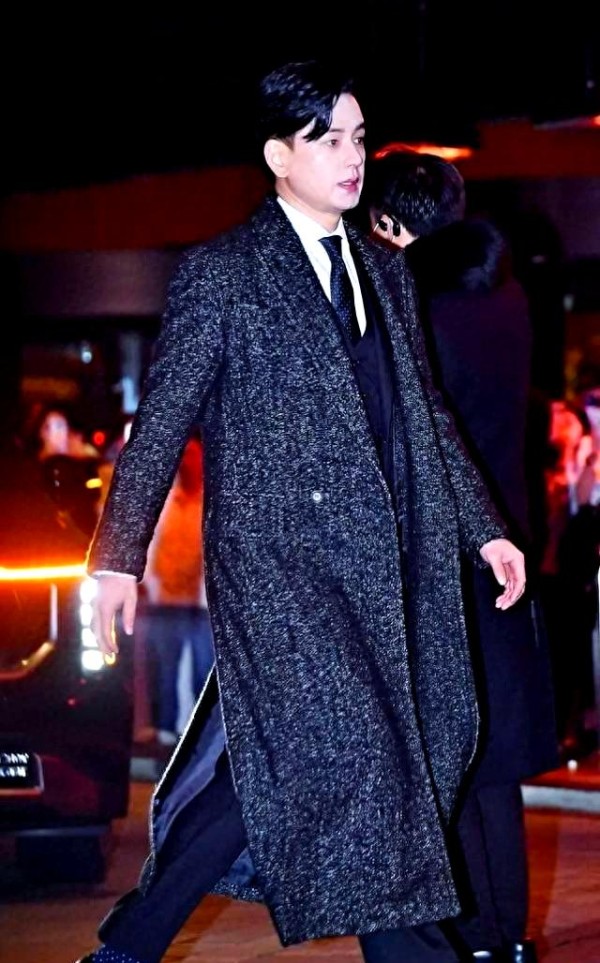 韩娱星光璀璨：金宇彬与申敏儿的特别婚礼