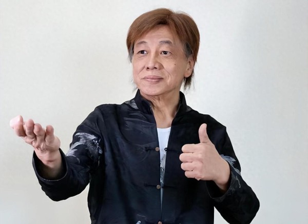 梁小龙被经纪人“公开死因”？一个活蹦乱跳的人被网友提前写了悼词，真相让人后背发凉