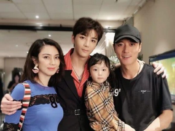 许志安郑秀文甜蜜出游补裂痕，面对出轨，女明星为何选择原谅？