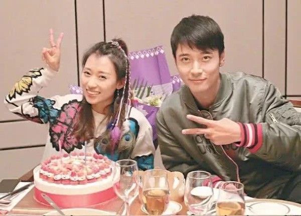 许志安郑秀文甜蜜出游补裂痕，面对出轨，女明星为何选择原谅？