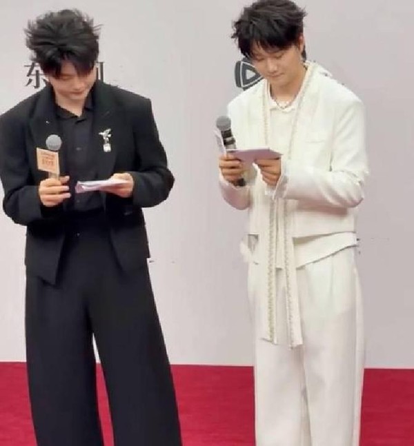 星光大赏现场变休闲趴，明星互动像好友聚会般真实有趣