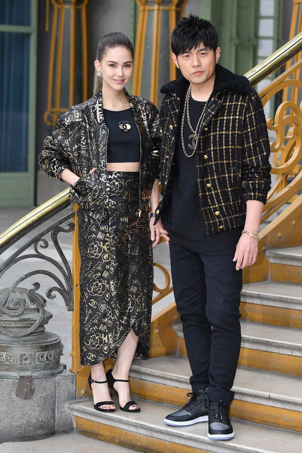 周杰伦昆凌情侣装穿搭揭秘：教科书级的明星恩爱范本