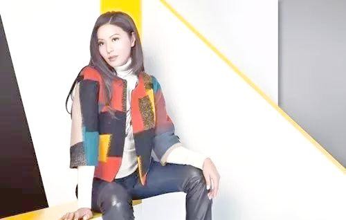 滕丽名：从新秀歌唱大赛到演技派的跨界成功之路