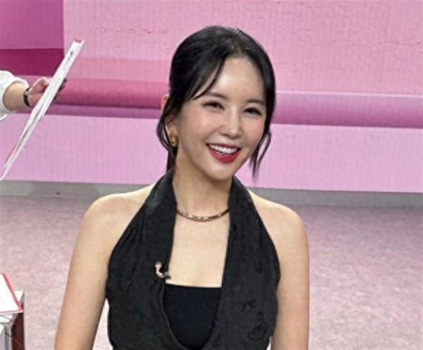 韩国女星儿子上节目口无遮拦,透露称:父母每晚睡觉都很热闹