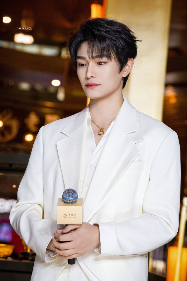 丁禹兮刷卡狂撒黄金雨！粉丝直呼“这波宠粉我直接躺平”