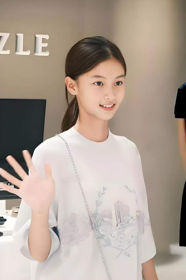 于正被拒？素人女孩七七选择学业，婉拒娱乐圈橄榄枝！