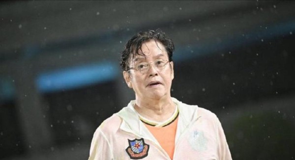 明星耀水都，香港明星足球队到丹江口参赛，岁月无情明星依旧年轻心态不老松