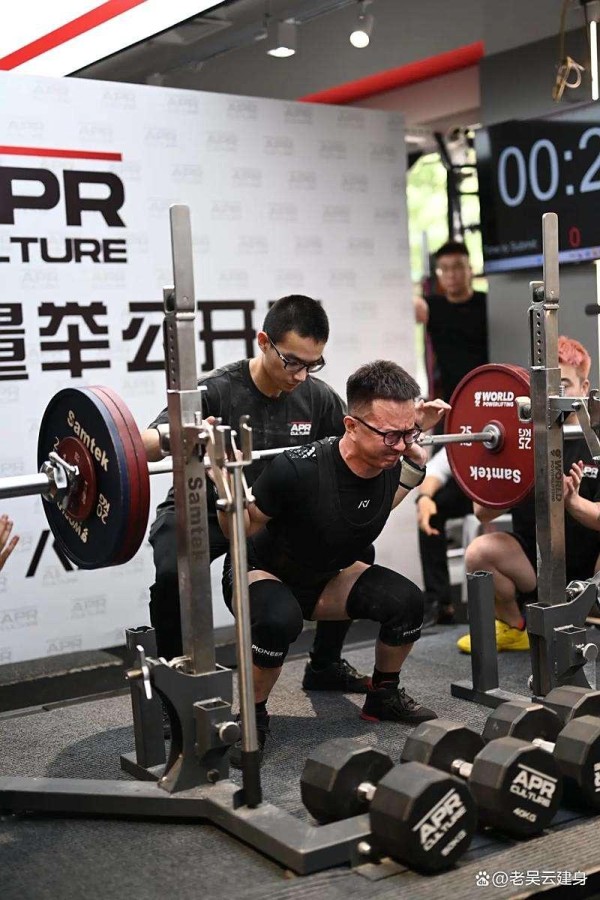 从羊绒衫到高科技装备,健身穿搭进化史