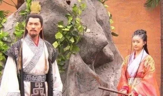 赵丽颖第一部古装剧，19岁就演皇后，只可惜被禁播十多年