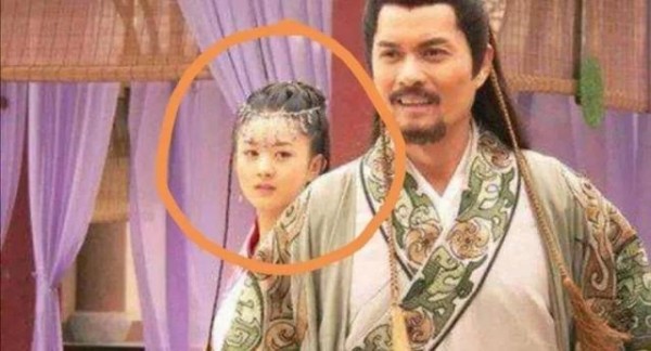 赵丽颖第一部古装剧，19岁就演皇后，只可惜被禁播十多年