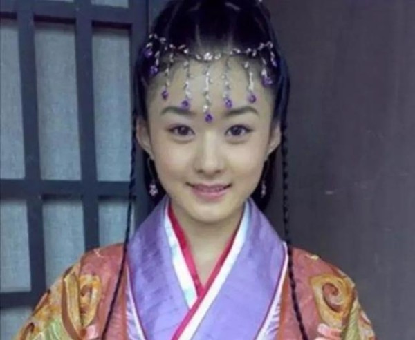 赵丽颖第一部古装剧，19岁就演皇后，只可惜被禁播十多年