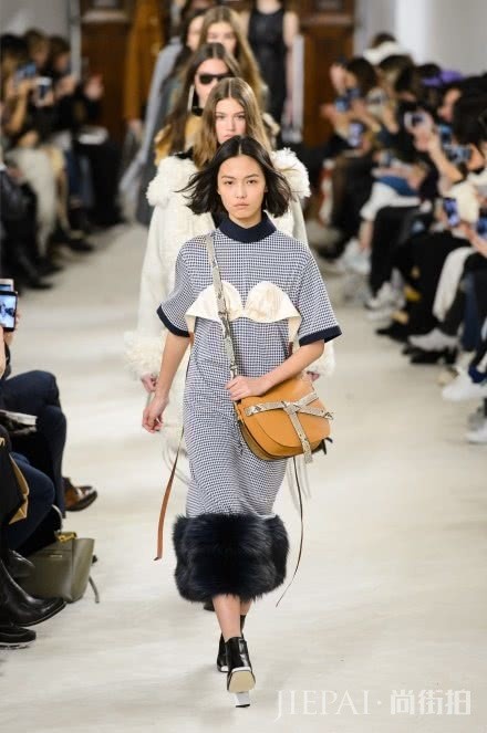 赵佳丽 走男装秀出道的00后女模,天生一张高级脸