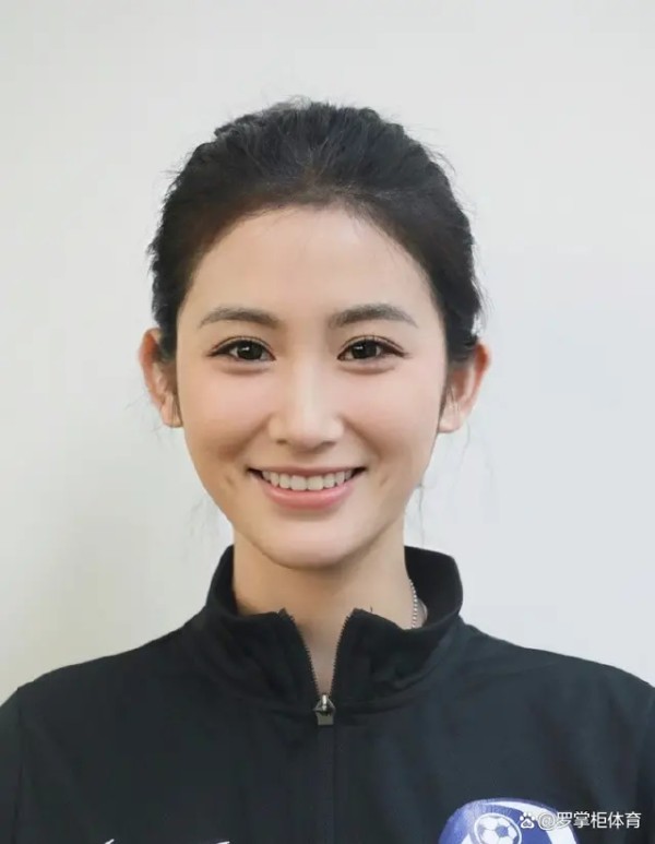 中国女足第一美女宣布重要决定，事关职业生涯，颜值秒杀娱乐明星