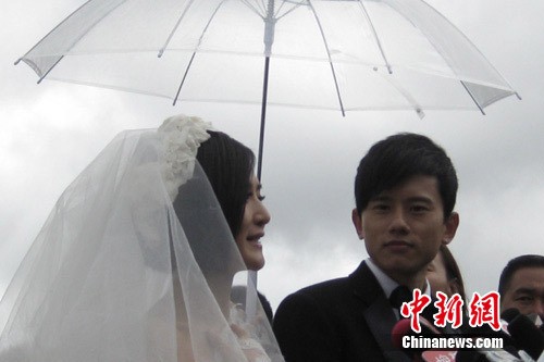 谢娜张杰云南香格里拉大婚:明星云集现场浪漫