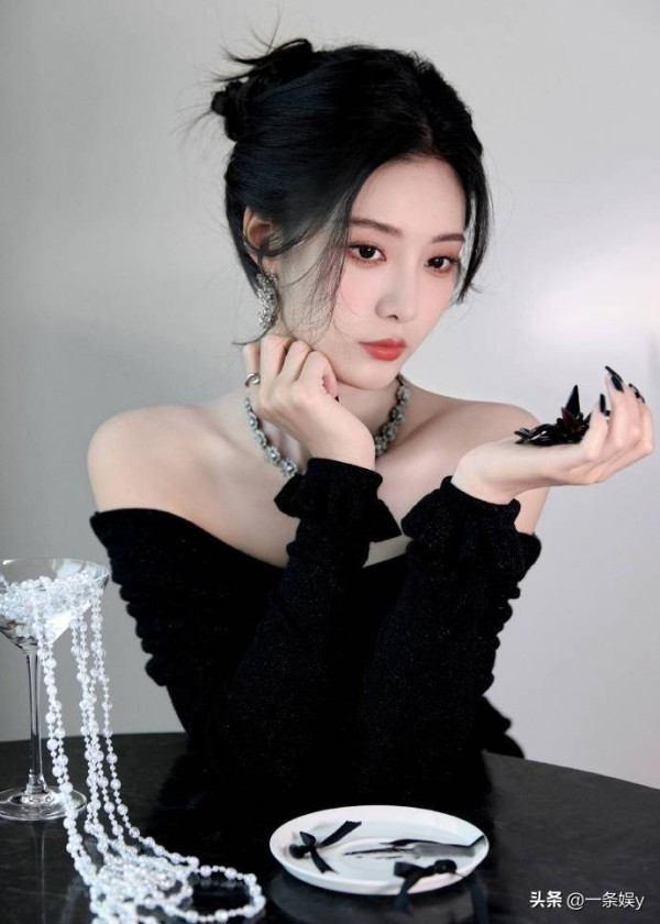 徐艺洋晒鹿晗演唱会照,粉丝热议不断,话题冲上热搜