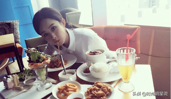 起底明星的副业：赵丽颖开烤鱼店，郑恺开夜店，王一博的最酷