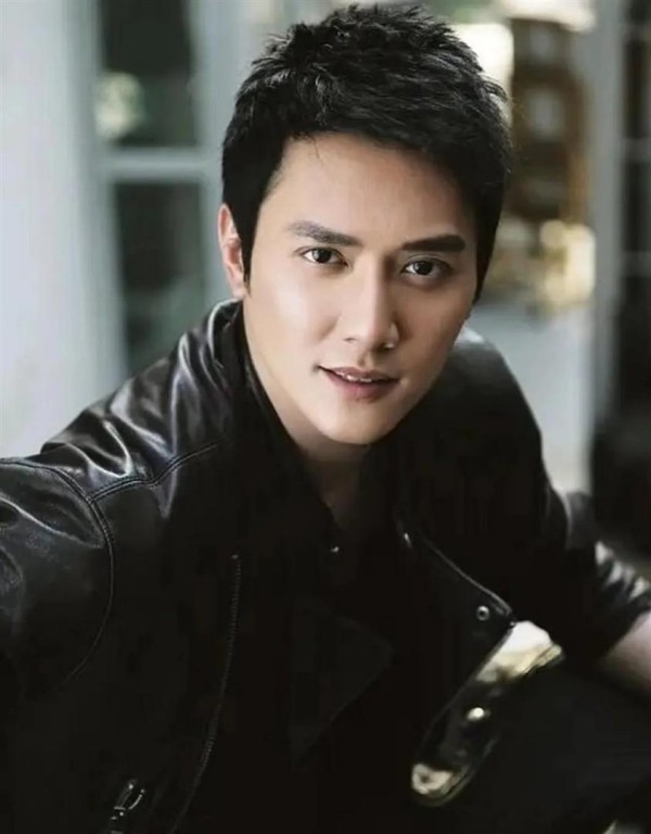 赵丽颖冯绍峰婚姻启示录：草根逆袭与富家公子的现实碰撞