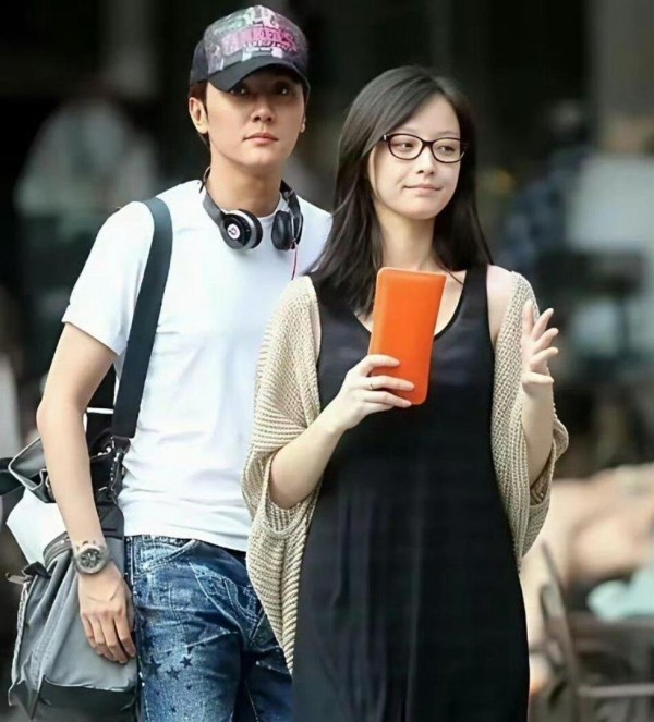 冯绍峰情感抉择背后：倪妮的深情与赵丽颖的独立，时光错位下的缘分故事