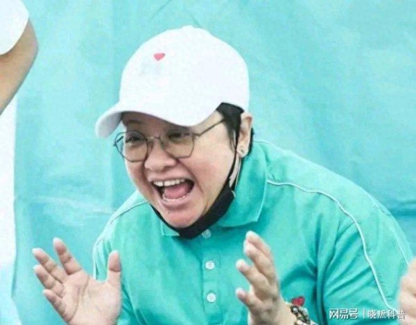 多位明星为香港火灾捐款，韩红基金捐100万