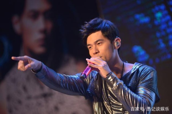 在日本开过世界巡回演唱会的10位明星，谁能称的上是国际巨星？