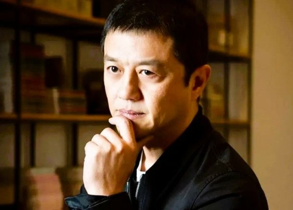 李亚鹏直播带货登顶榜首,为嫣然医院筹千万善款