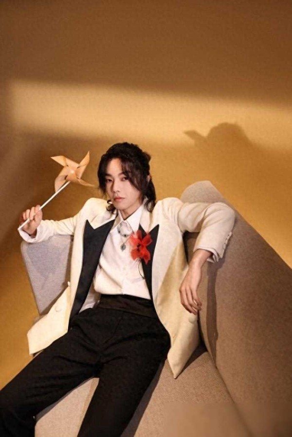 艺人面具下的富二代，五位明星中，王思聪自愧不如！