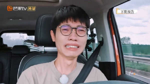 第七期预告李行亮和麦琳车上吵架 李行亮对麦琳说： 1️⃣你非常的“伟光正”