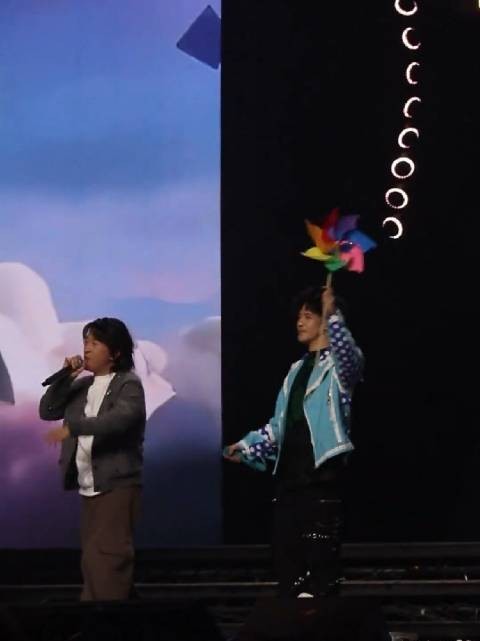 亚细亚旷世奇才作为嘉宾现身大张伟<a target=