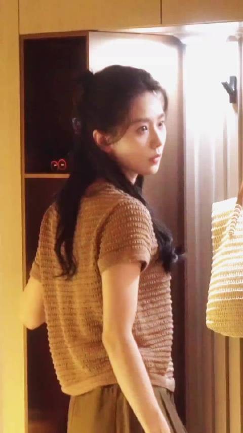 一瞬间下定决心，又因何眼角含泪？