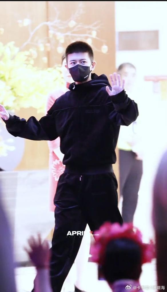 任嘉伦粉丝的“军事化”运营，正在重构娱乐圈权力格局？