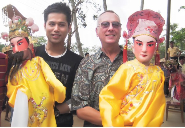 2011年10月,吉飞龙陪巴瑞·莫罗(《雨人》的编剧、奥斯卡最佳原创剧本奖得主)