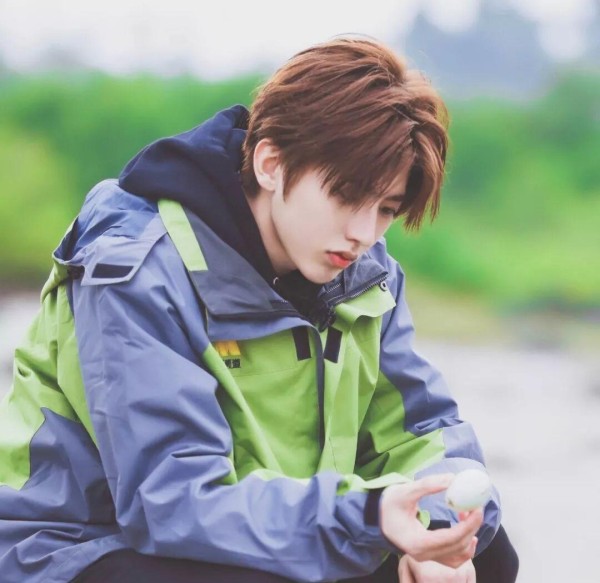 音乐梦想与粉丝之间的深厚联系:蔡徐坤的行动诠释